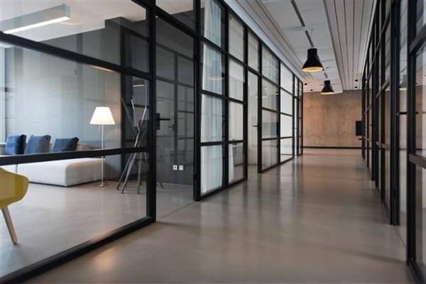 Aluminum profiles for glass partitions: a blend of design and functionality