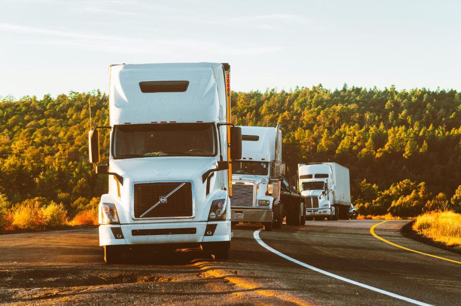 Profilés en aluminium pour ridelles de camions : résistance et personnalisation