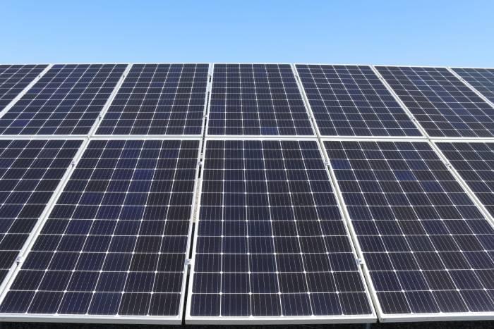 Profili estrusi in alluminio per il fotovoltaico